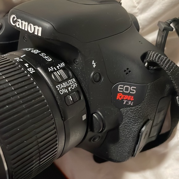 Canon EOS Rebel T3i - Picture 2 of 6